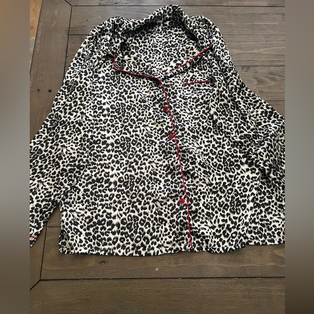 ✨NWOT✨ Leopard Print Silk Pajamas